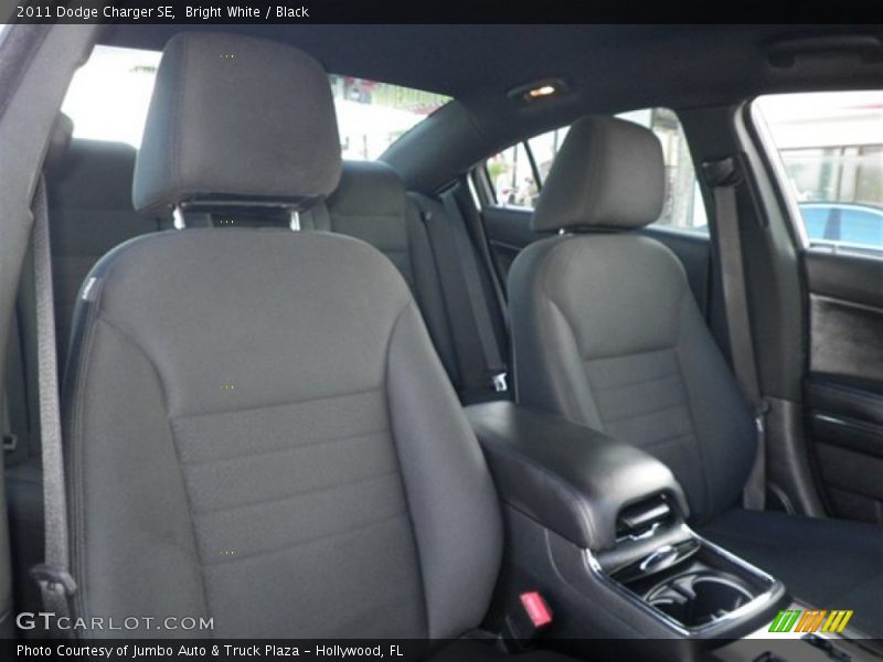 Bright White / Black 2011 Dodge Charger SE