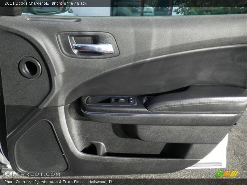 Bright White / Black 2011 Dodge Charger SE