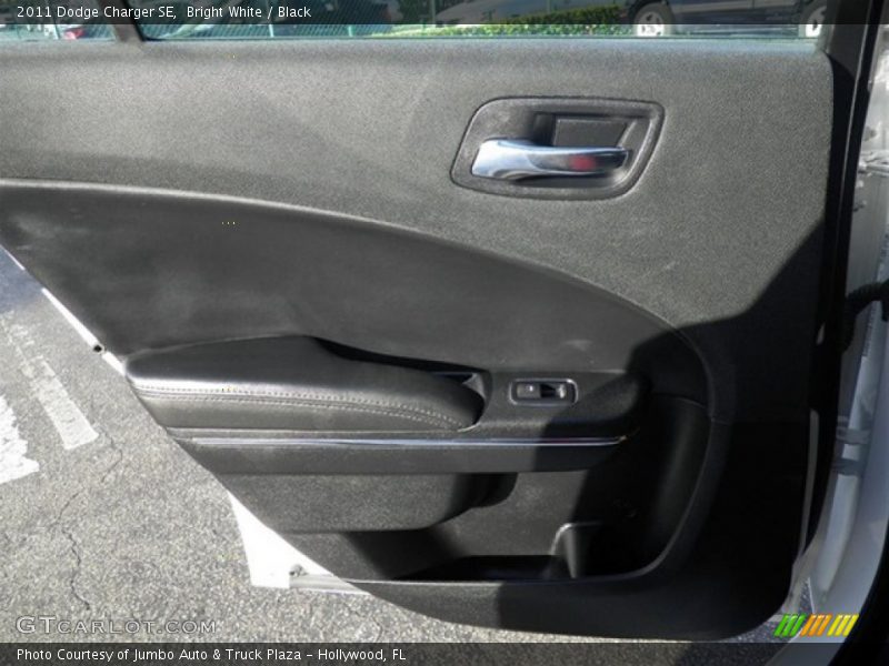 Bright White / Black 2011 Dodge Charger SE