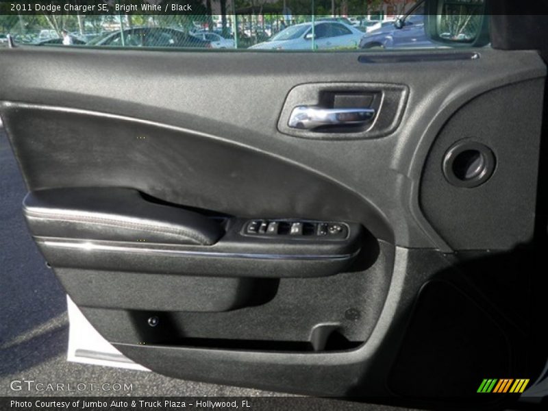 Bright White / Black 2011 Dodge Charger SE