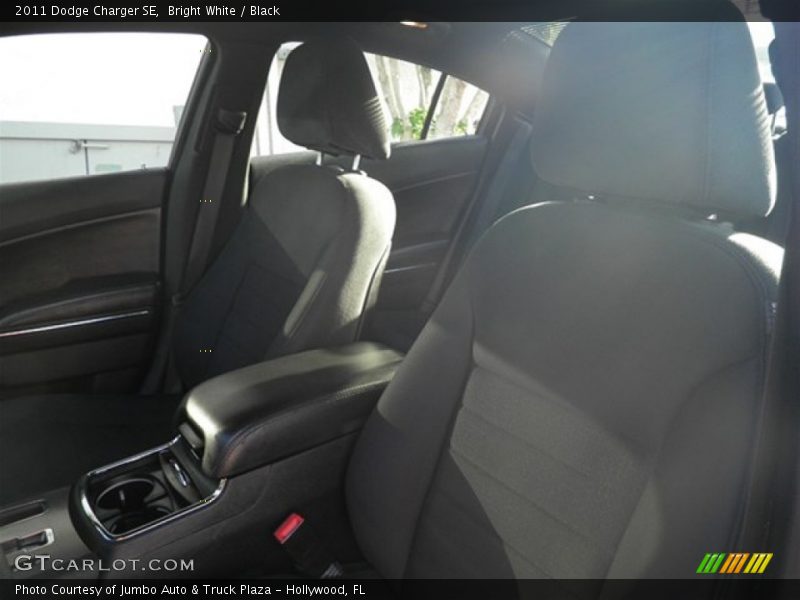 Bright White / Black 2011 Dodge Charger SE