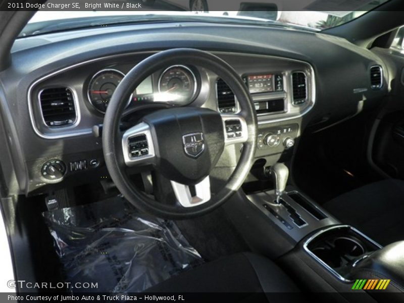 Bright White / Black 2011 Dodge Charger SE