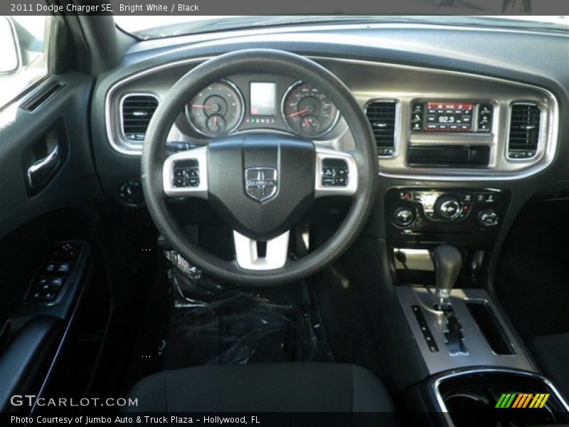 Bright White / Black 2011 Dodge Charger SE