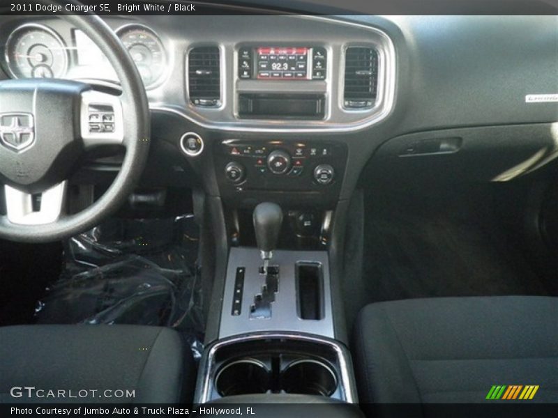 Bright White / Black 2011 Dodge Charger SE