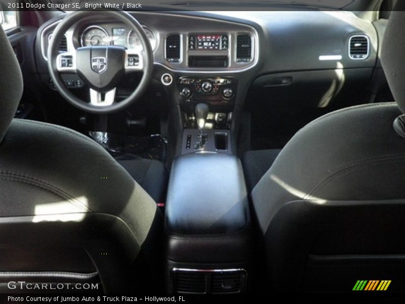 Bright White / Black 2011 Dodge Charger SE
