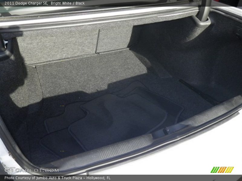 Bright White / Black 2011 Dodge Charger SE