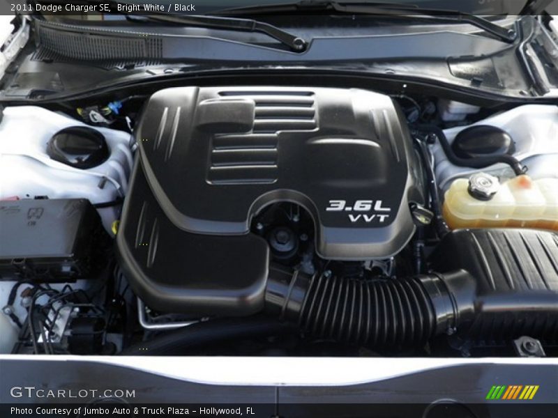 Bright White / Black 2011 Dodge Charger SE