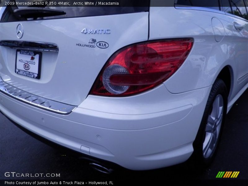 Arctic White / Macadamia 2009 Mercedes-Benz R 350 4Matic