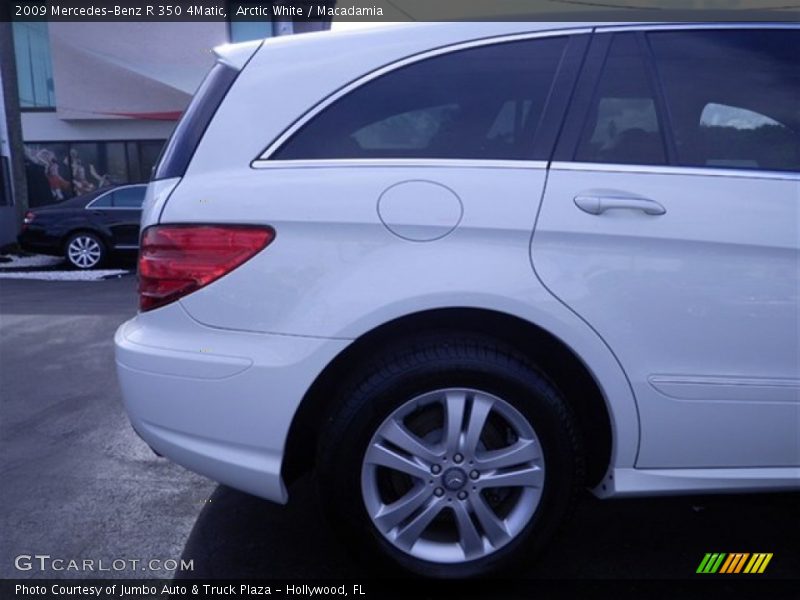 Arctic White / Macadamia 2009 Mercedes-Benz R 350 4Matic
