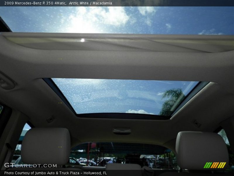 Arctic White / Macadamia 2009 Mercedes-Benz R 350 4Matic