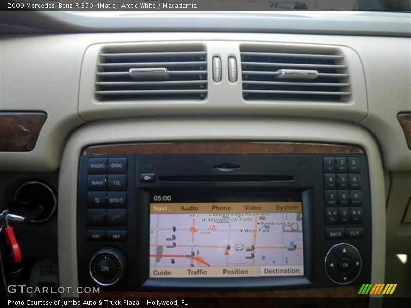 Arctic White / Macadamia 2009 Mercedes-Benz R 350 4Matic