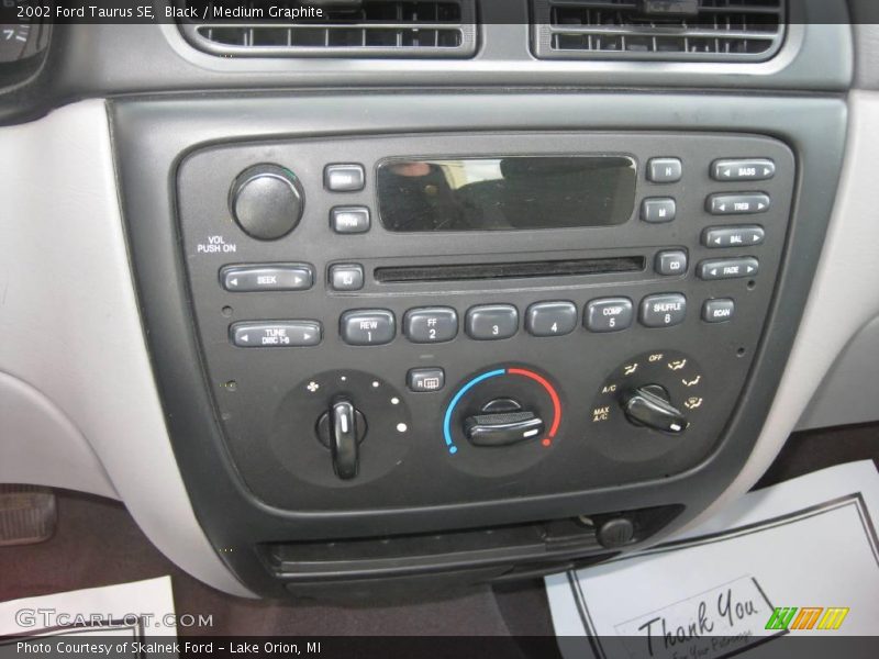 Black / Medium Graphite 2002 Ford Taurus SE