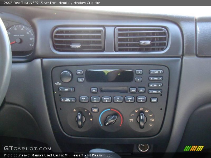 Silver Frost Metallic / Medium Graphite 2002 Ford Taurus SES