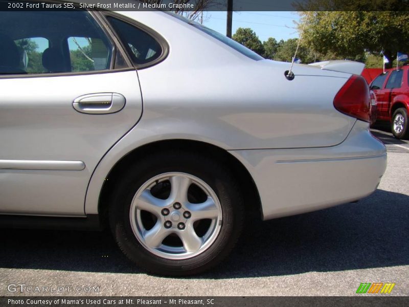 Silver Frost Metallic / Medium Graphite 2002 Ford Taurus SES