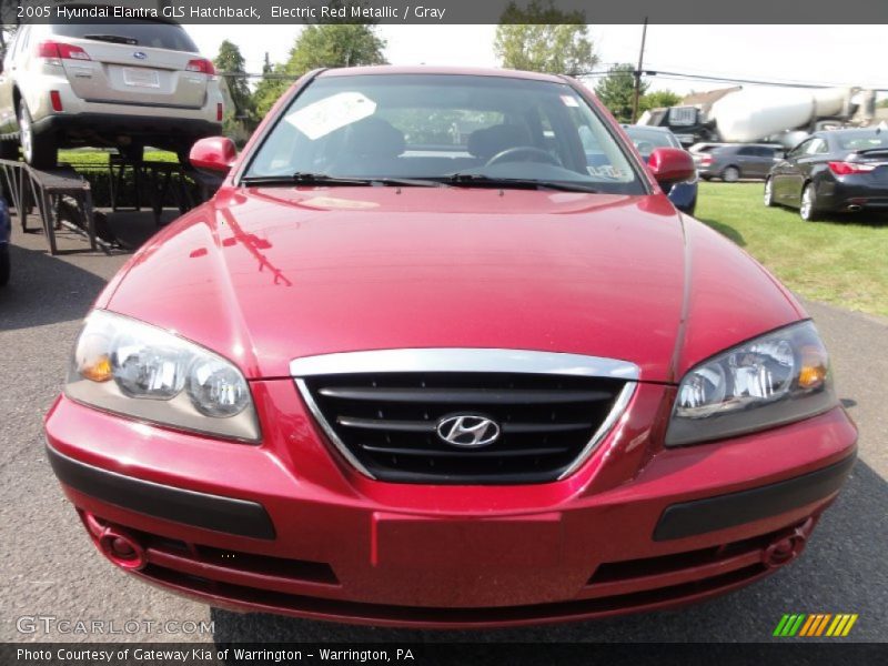 Electric Red Metallic / Gray 2005 Hyundai Elantra GLS Hatchback