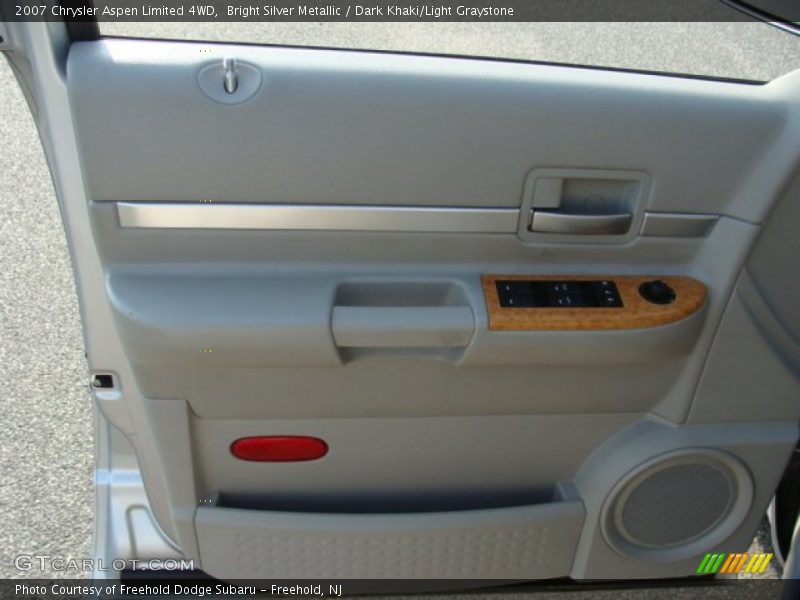 Bright Silver Metallic / Dark Khaki/Light Graystone 2007 Chrysler Aspen Limited 4WD