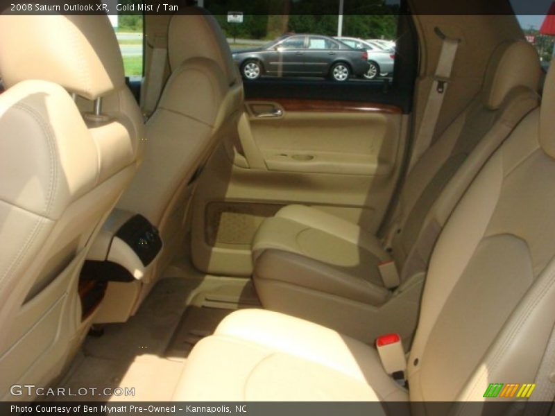 Gold Mist / Tan 2008 Saturn Outlook XR