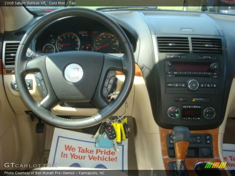 Gold Mist / Tan 2008 Saturn Outlook XR