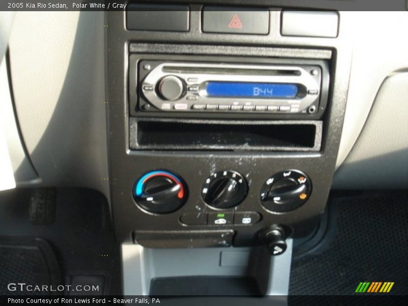 Polar White / Gray 2005 Kia Rio Sedan
