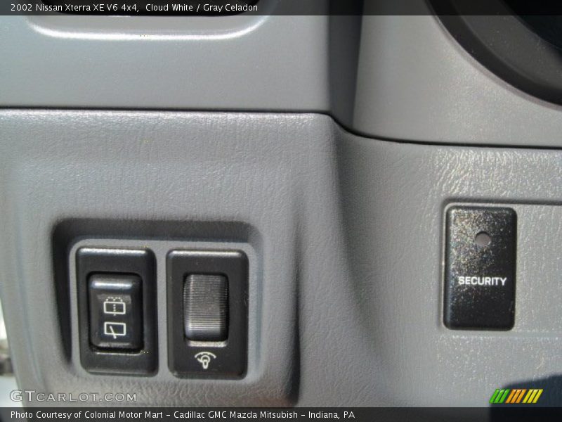 Cloud White / Gray Celadon 2002 Nissan Xterra XE V6 4x4