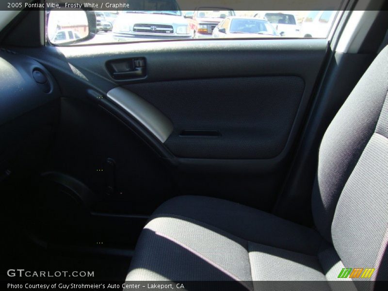 Frosty White / Graphite 2005 Pontiac Vibe