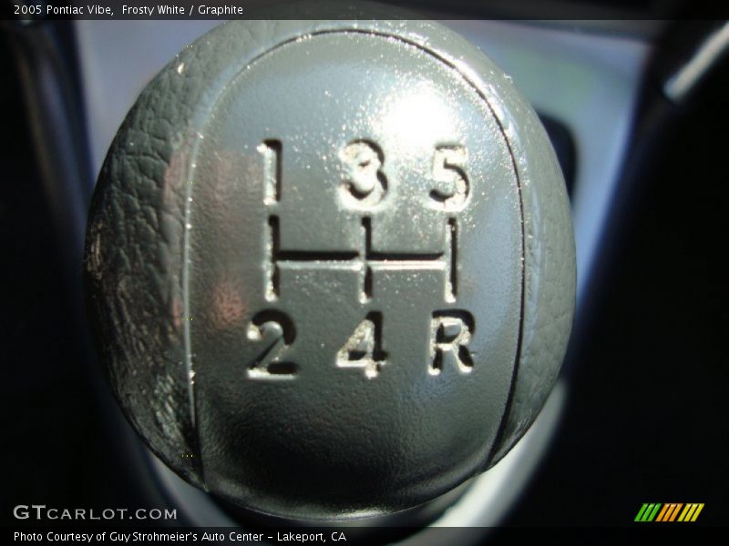 Frosty White / Graphite 2005 Pontiac Vibe