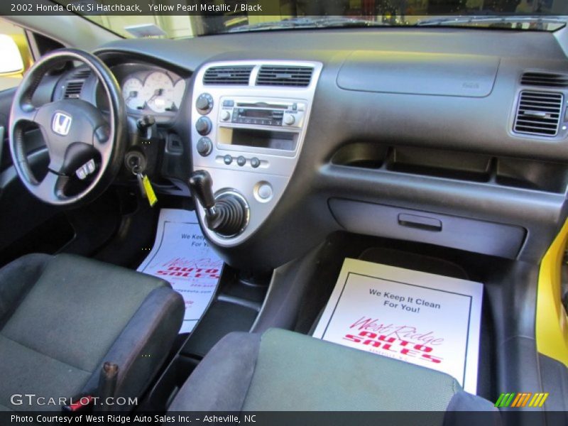 Dashboard of 2002 Civic Si Hatchback