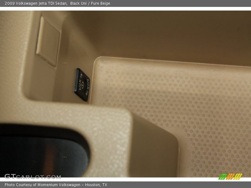 Black Uni / Pure Beige 2009 Volkswagen Jetta TDI Sedan