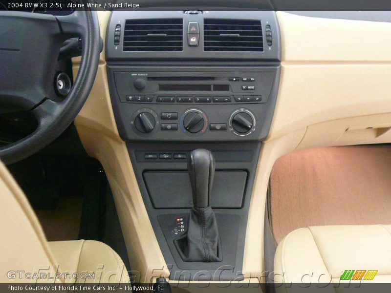 Alpine White / Sand Beige 2004 BMW X3 2.5i