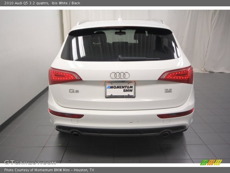 Ibis White / Black 2010 Audi Q5 3.2 quattro