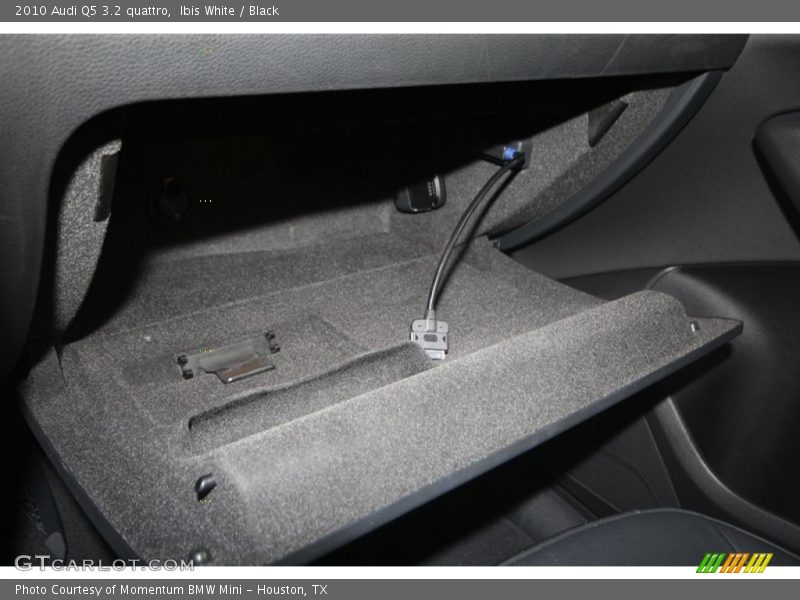 Ibis White / Black 2010 Audi Q5 3.2 quattro