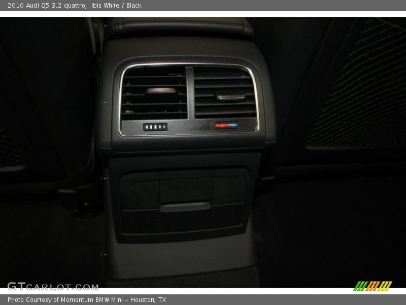 Ibis White / Black 2010 Audi Q5 3.2 quattro