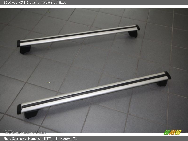 Ibis White / Black 2010 Audi Q5 3.2 quattro