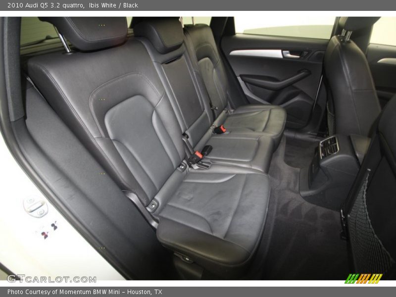 Ibis White / Black 2010 Audi Q5 3.2 quattro