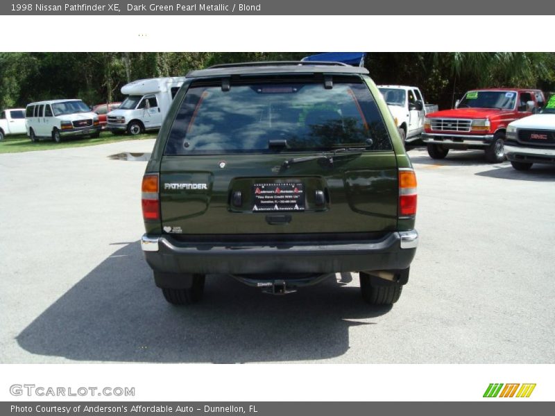 Dark Green Pearl Metallic / Blond 1998 Nissan Pathfinder XE