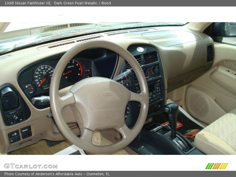 Dark Green Pearl Metallic / Blond 1998 Nissan Pathfinder XE