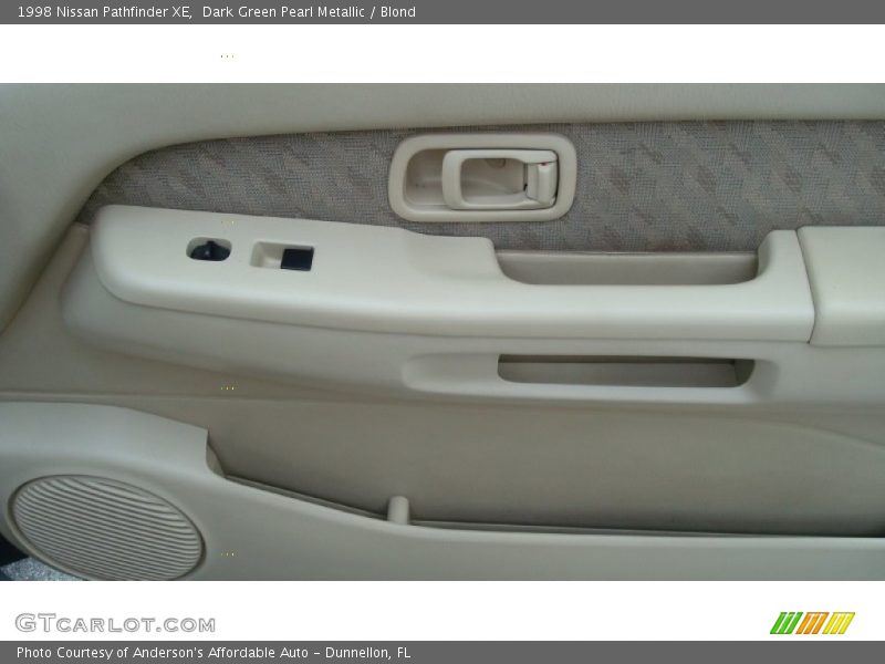 Dark Green Pearl Metallic / Blond 1998 Nissan Pathfinder XE