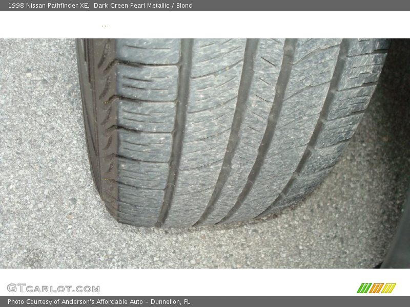 Dark Green Pearl Metallic / Blond 1998 Nissan Pathfinder XE