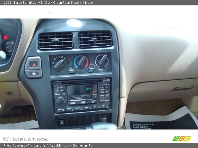 Dark Green Pearl Metallic / Blond 1998 Nissan Pathfinder XE