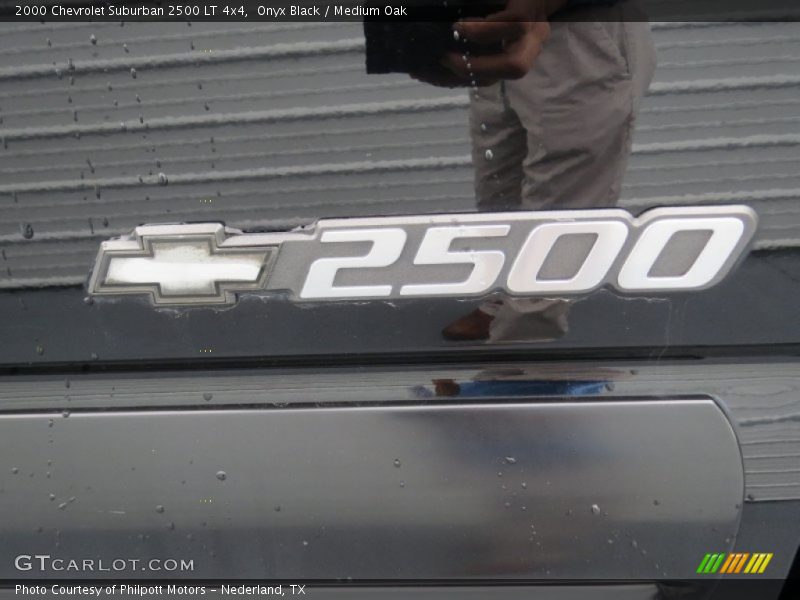 Onyx Black / Medium Oak 2000 Chevrolet Suburban 2500 LT 4x4