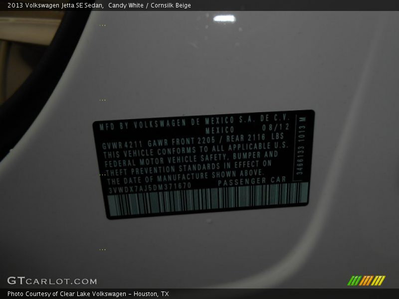 Candy White / Cornsilk Beige 2013 Volkswagen Jetta SE Sedan