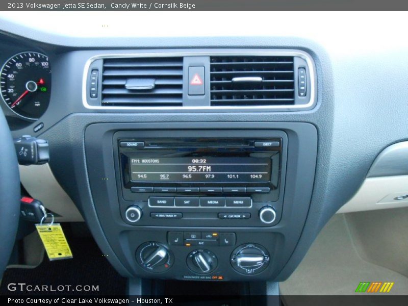 Candy White / Cornsilk Beige 2013 Volkswagen Jetta SE Sedan