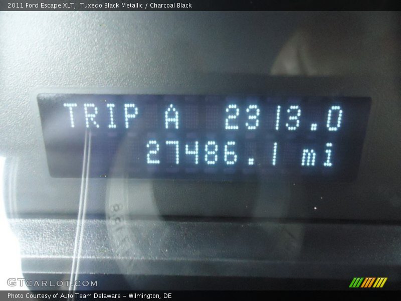Tuxedo Black Metallic / Charcoal Black 2011 Ford Escape XLT
