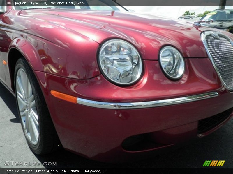 Radiance Red / Ivory 2008 Jaguar S-Type 3.0