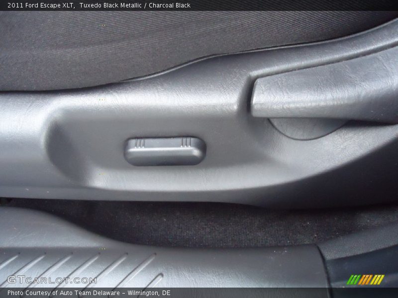 Tuxedo Black Metallic / Charcoal Black 2011 Ford Escape XLT