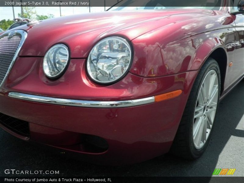 Radiance Red / Ivory 2008 Jaguar S-Type 3.0