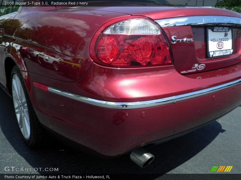 Radiance Red / Ivory 2008 Jaguar S-Type 3.0