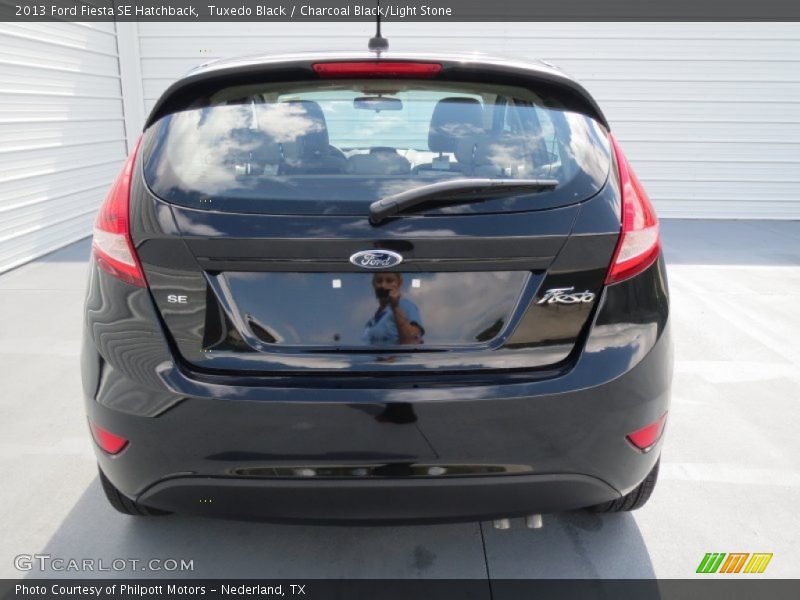 Tuxedo Black / Charcoal Black/Light Stone 2013 Ford Fiesta SE Hatchback