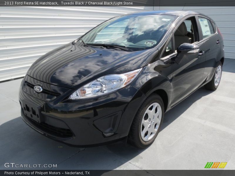 Tuxedo Black / Charcoal Black/Light Stone 2013 Ford Fiesta SE Hatchback