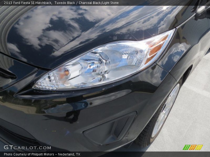 Tuxedo Black / Charcoal Black/Light Stone 2013 Ford Fiesta SE Hatchback